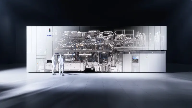 ASML High-NA EUV مشین جس کا اندرونی حصہ دکھائی دے رہا ہے